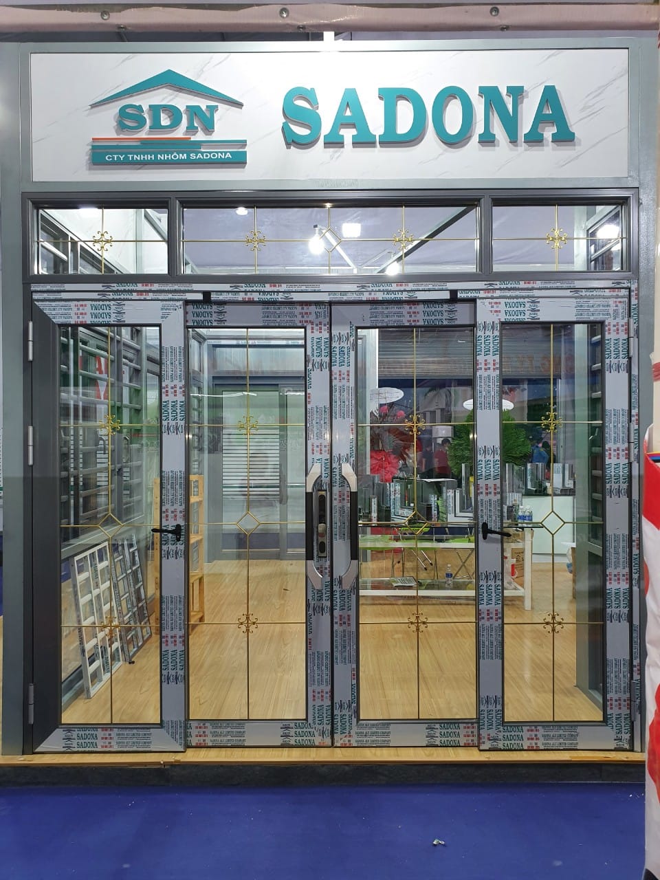 Cửa trượt quay 4 cánh nhôm sadona