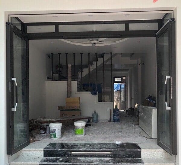 cửa trượt quay 4 cánh mở ngoài