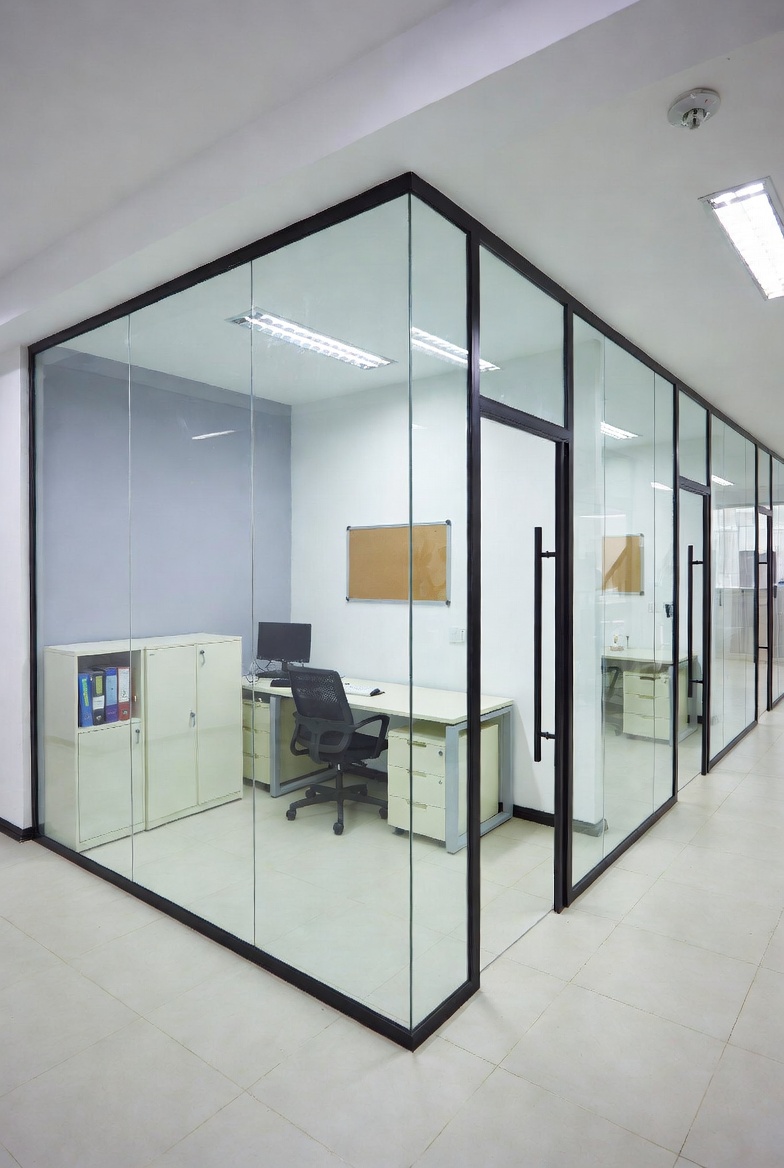 vách kính ngăn phòng