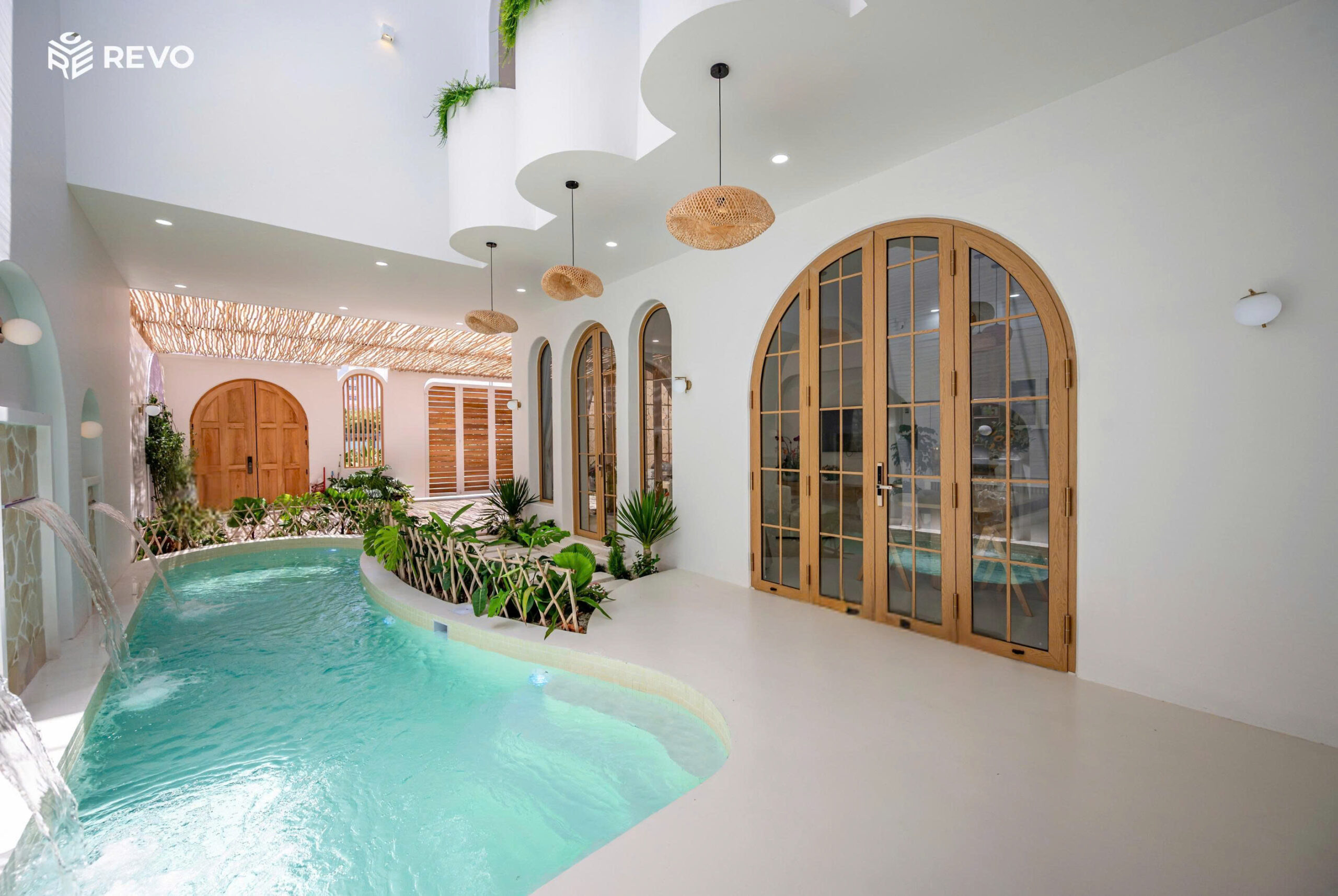 Công trình cửa nhôm REVO màu gỗ tần bì tại Hòn Đất Kiên Giang.