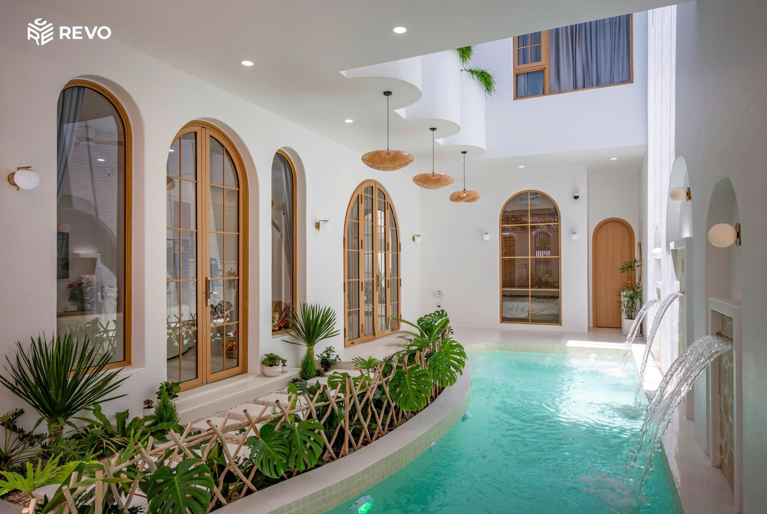 Cửa sổ nhôm kính màu gỗ tần bì tại công trình nhà ở