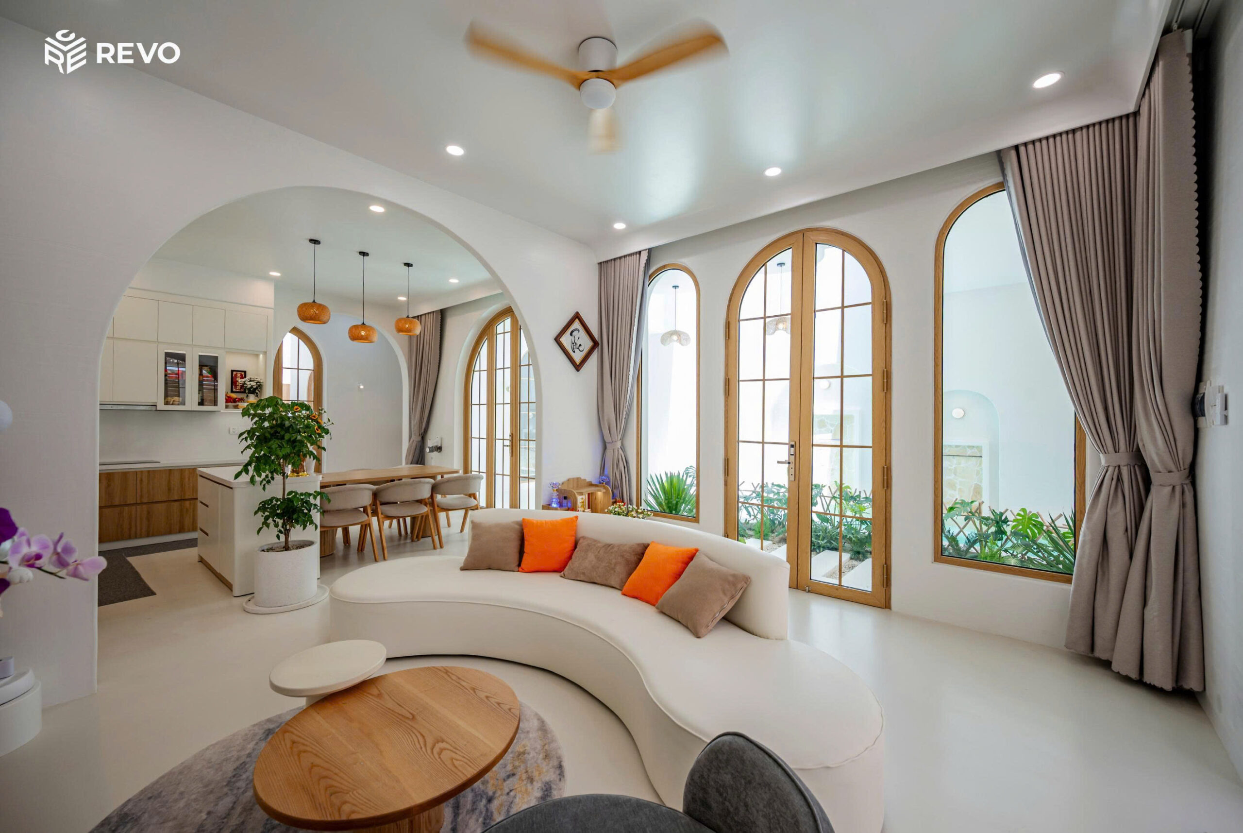 Cửa nhôm REVO khu vực bếp và phòng khách trong nhà